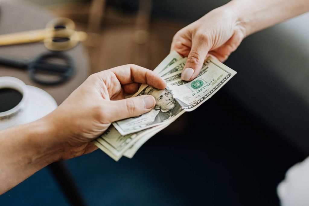prestar dinero amigos