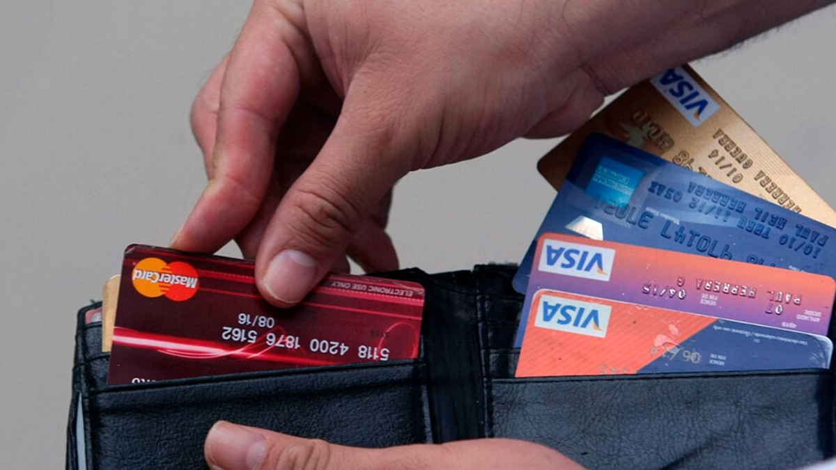 cartera con tarjeta de crédito