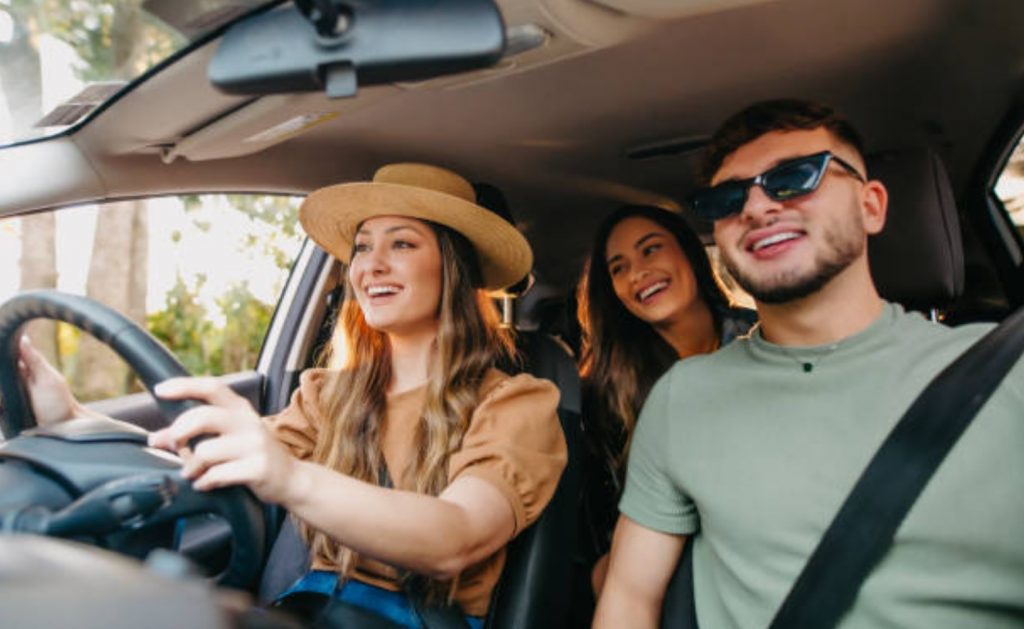 amigos con seguro de auto
