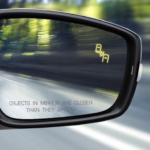 Cómo funcionan los sistemas de monitoreo de punto ciego en los automóviles